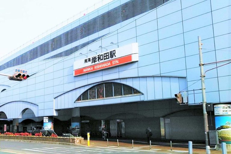 南海岸和田駅(中央出口・西側)